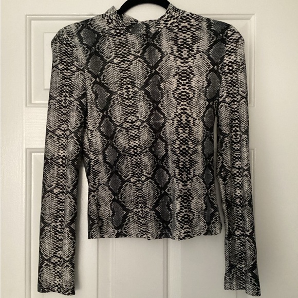 Snake Print Turtleneck Top Black White Grey - Picture 1 of 1